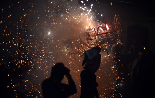 Con la quema del Ocelote y toritos encuetados se dio por finalizada la feria del Santo Entierro de Cristo 2020 en Teocelo, la cual recibió a cientos de turistas locales y nacionales.  