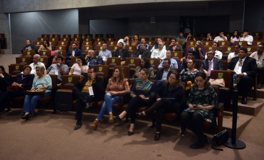 Con muy poca asistencia y con la presencia de la diputada María Josefina Gamboa se realizó el foro <em>Reforma al Código Civil. Cambios y Consecuencias</em>, convocado ahora por grupos en defensa de la familia que rechazan los matrimonios gay en el auditorio <em>Sebastián Lerdo de Tejada</em>, en el Congreso del Estado. 