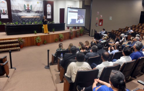 Con muy poca asistencia y con la presencia de la diputada María Josefina Gamboa se realizó el foro <em>Reforma al Código Civil. Cambios y Consecuencias</em>, convocado ahora por grupos en defensa de la familia que rechazan los matrimonios gay en el auditorio <em>Sebastián Lerdo de Tejada</em>, en el Congreso del Estado. 