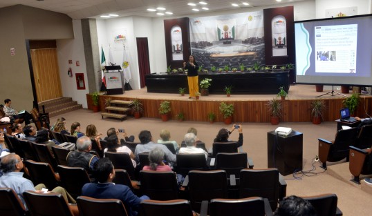 Con muy poca asistencia y con la presencia de la diputada María Josefina Gamboa se realizó el foro <em>Reforma al Código Civil. Cambios y Consecuencias</em>, convocado ahora por grupos en defensa de la familia que rechazan los matrimonios gay en el auditorio <em>Sebastián Lerdo de Tejada</em>, en el Congreso del Estado. 