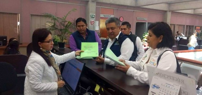 El Municipio de Teocelo que encabeza el Alcalde Mario Antonio Chama Díaz, se sumó a los primeros en entregar la Cuenta Pública 2019,al Congreso del Estado.El munícipe acudió acompañado por la Síndica Municipal, Zayra del Carmen Martínez Andrade y el Tesorero Juan José Chávez Hernández.