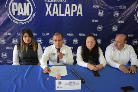 En Seguridad Ciudadana, el Gobierno Municipal de Xalapa, solo ha cumplido con la cuarta parte de lo que prometió a dos años de administración, señaló Martín Espinoza Roldán, presidente del Comité Directivo Municipal del PAN en Xalapa. 