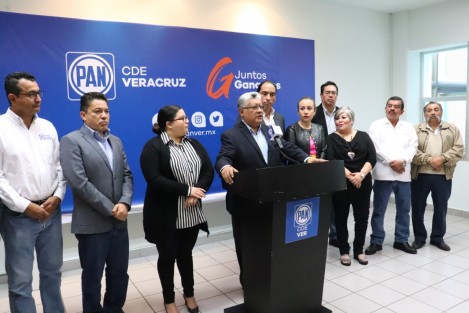 En conferencia de prensa del Comité Directivo Estatal del PAN en Veracruz, donde estuvo presente el Presidente del CDE, Joaquín Guzmán Avilés; el Diputado federal Ricardo García Escalante, Coordinador de los diputados federales del Estado de Veracruz, anunció la estrategia de trabajo de los diputados federales del PAN para contrarrestar las crisis provocadas por los malos gobiernos de MORENA. 