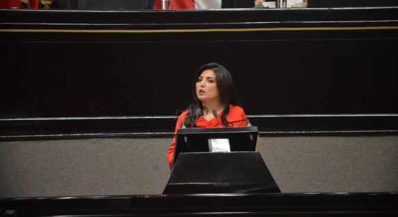 La diputada Érika Ayala Ríos, del Grupo Legislativo PRI-PVEM, presentó una iniciativa de decreto que reforma los artículos 190, 190 bis y 190 ter del Código Penal para el Estado de Veracruz, la cual propone un aumento a las penas de prisión en los delitos de acoso y hostigamiento sexual. 