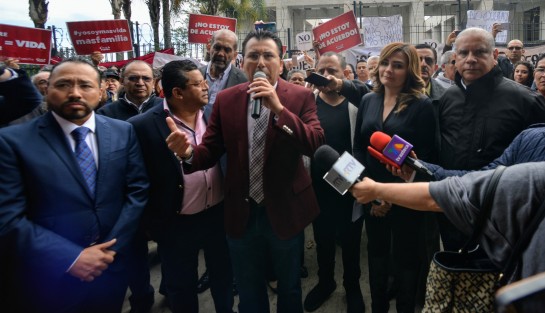 Diputado Guízar Valladares también aprovechó para dar en nombre de Dios, sus bendiciones a los manifestantes. 