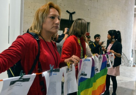 Jazz Bustamante,  integrante la comunidad LGBTTTI  en compañía de otras personas se manifestó durante la sesión y dijo que hay panistas tras  las protestas en contra reforma integral al código civil para permitir el matrimonio igualitario.  Dijo que son acarreados.  