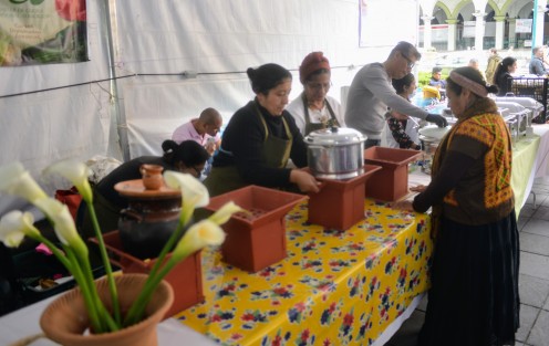 En el parque Juárez de la ciudad de Xalapa autoridades municipales inauguraron la feria del tamal, que permanecerá todo el fin de semana para que la ciudadanía puedan probar los distintos estilos.