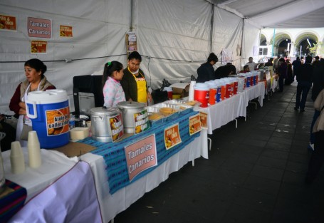 En el parque Juárez de la ciudad de Xalapa autoridades municipales inauguraron la feria del tamal, que permanecerá todo el fin de semana para que la ciudadanía puedan probar los distintos estilos.