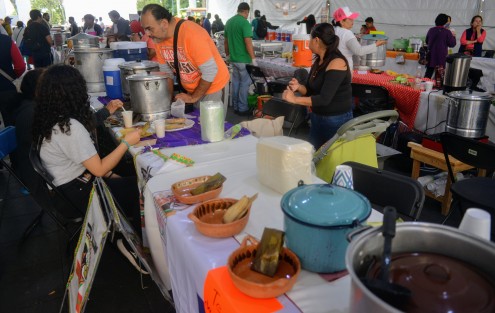 En el parque Juárez de la ciudad de Xalapa autoridades municipales inauguraron la feria del tamal, que permanecerá todo el fin de semana para que la ciudadanía puedan probar los distintos estilos.