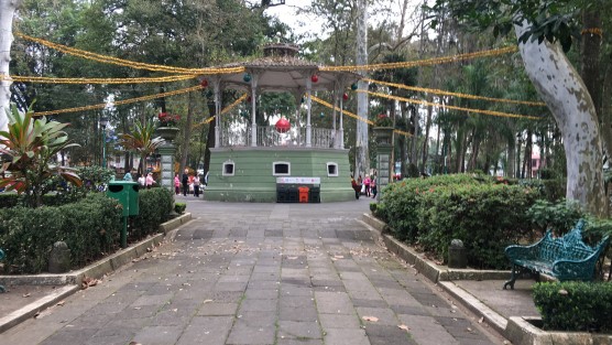 Continúa el ambiente navideño en el parque Los Berros de Xalapa. 