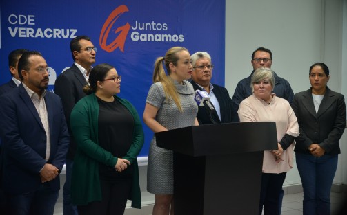 Atender el problema de violencia contra las mujeres en Veracruz no puede esperar, por eso Acción Nacional está presentando propuestas y haciendo llamados precisos para que el Ejecutivo del Estado accione de manera inmediata en la prevención, atención y erradicación de la violencia de género, señaló la diputada local Nora Lagunes Jáuregui en conferencia de prensa. 