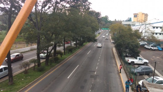 Luego de varias horas de bloquear la avenida Lázaro Cárdenas en ambos sentidos, integrantes del Consejo Regional del Café de Coatepec despejaron la vía con la promesa de que serán escuchados por autoridades estatales. 