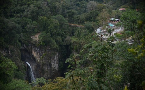 Santa Rosa tiene un mirador espectacular hacia la cascada de Texolo, con una vista privilegiada desde el restaurante del lugar, donde podrá disfrutar de la comida local.  