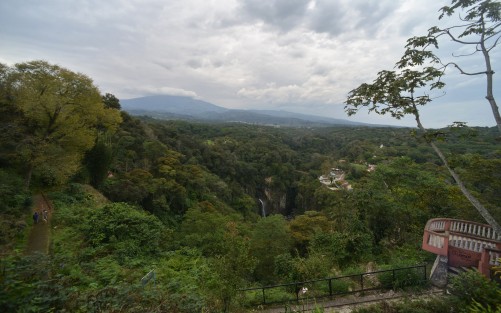 Santa Rosa tiene un mirador espectacular hacia la cascada de Texolo, con una vista privilegiada desde el restaurante del lugar, donde podrá disfrutar de la comida local.  
