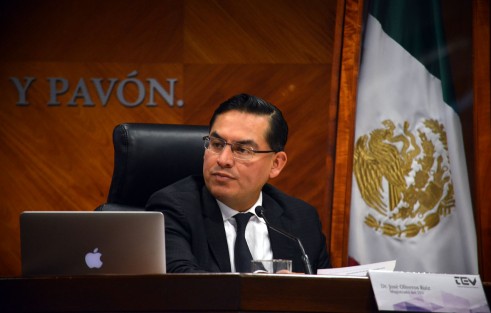 El Pleno del Tribunal Electoral de Veracruz (TEV) resolvió los Juicios Ciudadanos, TEV-JDC-1236/2019 y acumulados, promovidos por la Regidora Quinta del Ayuntamiento de Altotonga, Veracruz, quien controvierte, entre otras cuestiones, la omisión del Presidente Municipal y Síndica Única la omisión de convocarla debidamente a las sesiones de trece y diecinueve de diciembre de 2019. 