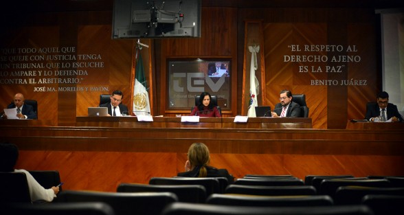 El Pleno del Tribunal Electoral de Veracruz (TEV) resolvió los Juicios Ciudadanos, TEV-JDC-1236/2019 y acumulados, promovidos por la Regidora Quinta del Ayuntamiento de Altotonga, Veracruz, quien controvierte, entre otras cuestiones, la omisión del Presidente Municipal y Síndica Única la omisión de convocarla debidamente a las sesiones de trece y diecinueve de diciembre de 2019. 
