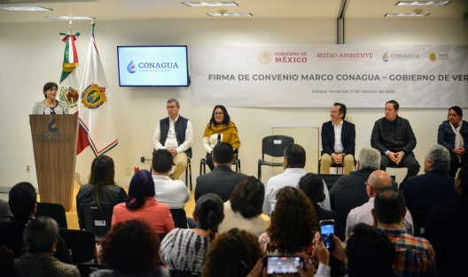 Durante la firma del Convenio Marco entre la Comisión Nacional del Agua (CONAGUA) y el Gobierno del Estado, el gobernador Cuitláhuac García Jiménez expresó que somos testigos del cumplimiento de un compromiso más del presidente Andrés Manuel López Obrador: la descentralización de los servicios públicos de la Federación.  