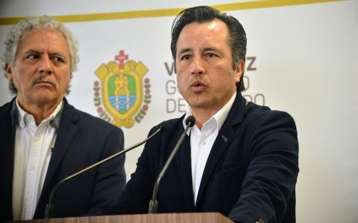 Durante la firma del Convenio Marco entre la Comisión Nacional del Agua (CONAGUA) y el Gobierno del Estado, el gobernador Cuitláhuac García Jiménez expresó que somos testigos del cumplimiento de un compromiso más del presidente Andrés Manuel López Obrador: la descentralización de los servicios públicos de la Federación.