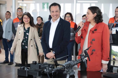 El Gobernador destacó las estrategias de moderación y redistribución eficiente de patrimonio público que ha realizado PC y que permite adquisiciones como ésta, con lo cual se reitera que la austeridad no sólo es un discurso público, sino parte de una estrategia integral para el fortalecimiento de las instituciones y el mejoramiento de la atención a la población. 