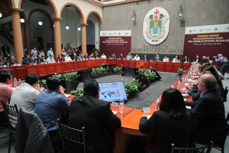 Este día, el gobernador Cuitláhuac García Jiménez encabezó la Primera Sesión Extraordinaria del Consejo Estatal de Salud (COESA), donde se presentaron las acciones contra el dengue 2020 con la participación de los municipios.  