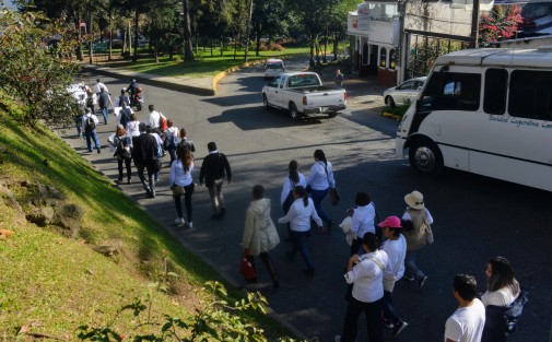 Integrantes del Sindicato de Empleados del Poder Ejecutivo de Veracruz (SEPEV) marcharon y se apostaron en las puertas de acceso de SEFIPLAN, en protesta porque funcionarios  de esta dependencia incumplieron los acuerdos pactados desde noviembre de 2019.  