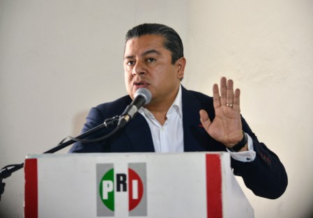 El dirigente estatal del PRI, Marlon Ramírez Marín, acusó al actual gobierno de caer en subejercicio al regresar más de 3, 284 millones de pesos a la federación, dinero que se pudo aplicar en obras, cobertores, clínicas y otras muchas cosas.