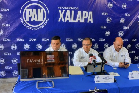 El presidente del Comité Directivo Municipal del PAN en Xalapa, Martín Espinoza Roldán, dijo que en dos años de gobierno municipal de Hipólito Rodríguez no ha mejorado la economía local  es incluso más común el cierre de negocios y los numerosos anuncios de se vende o se renta en la capital de estado. 