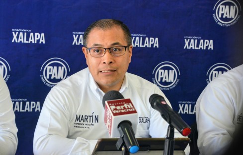 El presidente del Comité Directivo Municipal del PAN en Xalapa, Martín Espinoza Roldán, dijo que en dos años de gobierno municipal de Hipólito Rodríguez no ha mejorado la economía local  es incluso más común el cierre de negocios y los numerosos anuncios de se vende o se renta en la capital de estado. 