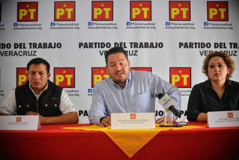 Luis Vicente Aguilar Castillo, representante del PT en OPLE, criticó las dificultades y altos costos que conlleva abrir un negocio en Xalapa, aunado a que los que hay muchos tienen que cerrar, lo que deja en claro la ineptitud de Hipólito Rodríguez para gobernar.  