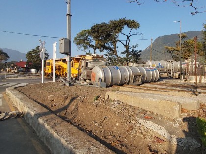 La mañana de este miércoles, el tren embistió a una pipa cargada con amoniaco, sobre la Sur 57, en Orizaba, lo que provocó el desalojo de vecinos de la colonia Rafael Delgado y Facultad de Ciencias Químicas. Cuerpos de seguridad y de rescate acudieron al lugar.  