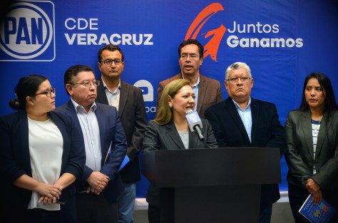 Joaquín Guzmán Avilés, dirigente estatal del PAN, condenó los hechos ocurridos en Isla. Calificó a la actual administración estatal como una de las  peores. A la conferencia  también asistieron los diputados federales Rosario Guzmán y Jesús Guzmán. 