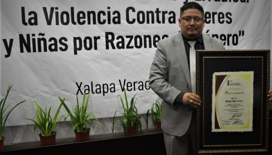  El diputado Rubén Ríos Uribe, presidente de la Mesa Directiva de la LXV Legislatura del Estado, se pronunció -en relación con el delito de feminicidio- por una nueva visión que lleve a la generación de políticas integrales, que tomen en cuenta la seguridad pública y el incremento de sanciones contra los feminicidas, pero que esté enfocada primordialmente en la prevención de este ilícito. 