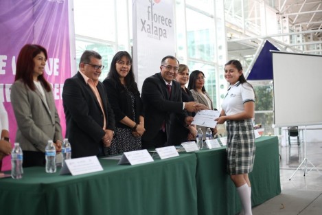 El Consejo Veracruzano de Investigación Científica y Desarrollo Tecnológico (COVEICYDET) reconoció la aportación a la ciencia de 64 niñas y mujeres destacadas, en el marco del Día Internacional de la Niña y la Mujer en la Ciencia.