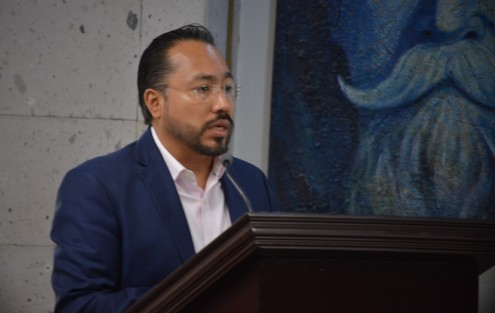 El diputado Omar Miranda Romero presentó al Pleno de la Diputación Permanente una iniciativa con proyecto de decreto que expide la Ley de Prevención, Atención y Erradicación de la Violencia Escolar en el Estado de Veracruz.
