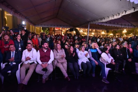  Al presentar su primer informe legislativo, el diputado local Rubén Ríos Uribe, presidente de la Mesa Directiva del Congreso local, afirmó que éste no es un trabajo personal sino el resultado de mucha gente que tiene en común la voluntad, la decisión, la convicción y el compromiso de cambiar las cosas. 
