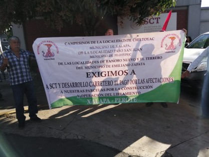 Luego de 8 años de inaugurado el libramiento Xalapa - Perote, afiliados a Antorcha Campesina de localidades por donde éste pasa, siguen reclamando indemnizaciones. 