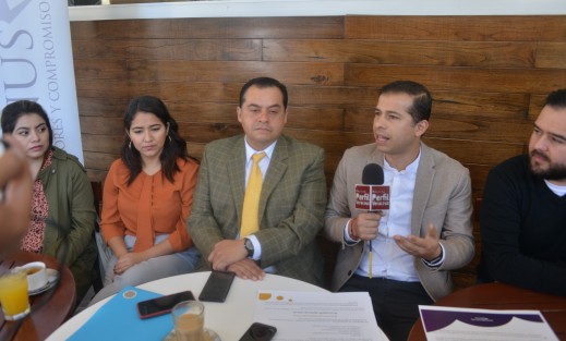 En rueda de prensa,  Agustín Arcos habló sobre la convocatoria del premio <em>Kibernus al Liderazgo Social 2020</em> en el cual podrán participar ciudadanos que impulsen el Estado de Derecho y la legalidad, derechos humanos, fortalecimiento de la sociedad civil, entre otros.  