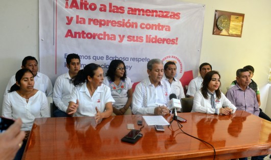 Integrantes del Movimiento Antorchista Nacional en conferencia de prensa exigieron que se detengan las amenazas y represión política del gobernador morenista del Estado de Puebla, Miguel Barbosa Huerta y anunciaron una mega marcha  de 30 mil mexicanos el próximo 27 de Febrero en aquel Estado.