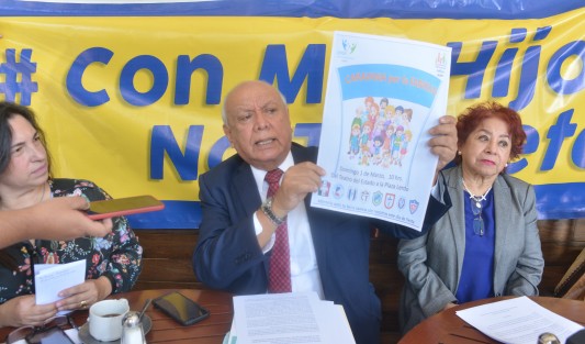 Ignacio Guadarrama Ramírez, presidente del Frente Nacional por la Familia en Xalapa, anunció que el próximo domingo 1° de marzo, a las 10:00 horas, realizarán su Caravana por la Familia, partiendo del Teatro del Estado hacia Plaza Lerdo. 