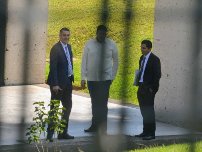  El diputado de Morena, Víctor Vargas  Barrientos presidente de la comisión Instructucto en plena plática con el diputado Erik Iván Aguilar López durante  un receso de la audiencia de pruebas y alegatos de dicha Comisión en la cual  Aguilar López enfrenta solicitud de desafuero por parte de Fiscalía Anticorrupción. 