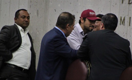 Durante la sesión extraordinaria convocada para la aprobación de la Cuenta Pública 2018, los diputados tardaron más en saludarse, y sentarse, que en apretar el botón del tablero para darle el sí. 