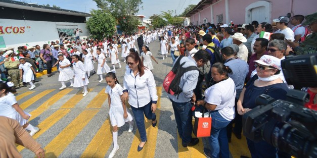 La conmemoración de los Tratados de La Soledad inició con un desfile cívico-militar en el que participaron la Banda de Guerra de la VI Región Militar, estudiantes de primarias, secundarias y bachilleratos del municipio, así como campesinos y ganaderos en una vistosa cabalgata, para terminar con estampas de ballets folclóricos de distintas entidades.