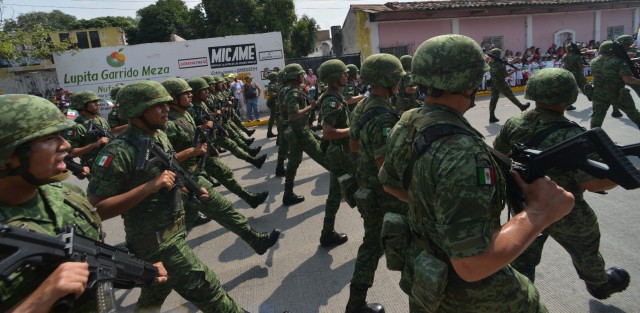La conmemoración de los Tratados de La Soledad inició con un desfile cívico-militar en el que participaron la Banda de Guerra de la VI Región Militar, estudiantes de primarias, secundarias y bachilleratos del municipio, así como campesinos y ganaderos en una vistosa cabalgata, para terminar con estampas de ballets folclóricos de distintas entidades.