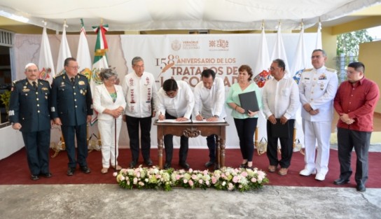 En evento privado emularon la firma.  
