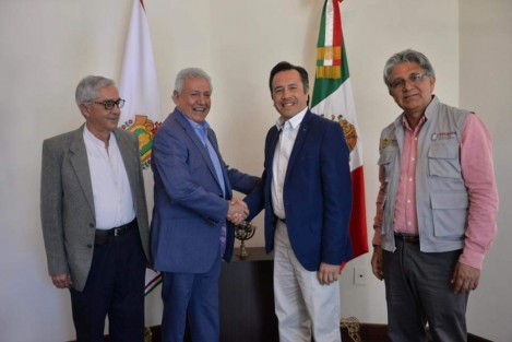 El Gobernador Cuitláhuac García, recibió la visita del Procurador Agrario, Luis Hernández Palacios Mirón, y del nuevo representante de la Procuraduría Agraria en Veracruz, el agrónomo y alvaradeño Vinicio Zamudio Figueroa. Ambos funcionarios reiteraron su apoyo decidido al gobierno de la 4T en Veracruz. 