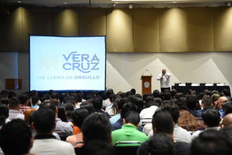 El Instituto de Salud para el Bienestar (INSABI) y la Secretaría de Salud (SS) presentaron el Curso Introductorio de Médicos del Bienestar <em>Gral. Dr. Ignacio Martínez Elizondo</em> que se desarrolló en coordinación con la Organización Panamericana de la Salud (OPS), a fin de incorporar al personal que laboraba en el Seguro Popular como gestores de participación social.