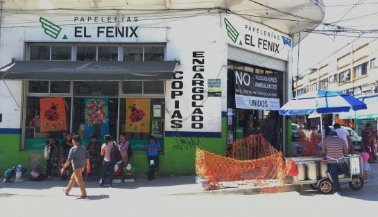 Comercio informal, ni los ve, ni los oye. 