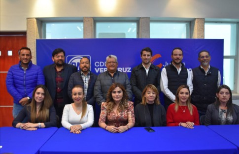 El Presidente del Comité Directivo Estatal del PAN, Joaquín Guzmán Avilés, se reunió con diputados locales. Indicó que, con la reincorporación de diputados al Grupo Legislativo del PAN, coordinado por el diputado Omar Miranda Romero <em>estamos listos para recuperar a Veracruz</em>.