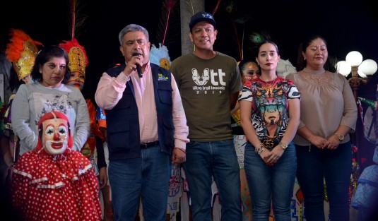 El Alcalde Mario Chama Díaz; la Síndica Municipal, Zayra del Carmen Martínez Andrade; la Presidenta del Sistema Municipal DIF, Mara Chama Villa y el Organizador del Ultra Trail, Carlos Rodríguez Martínez, dieron la bienvenida a los aletas y visitantes a la Tierra del Dios Tigre, en la cual distinguieron la presencia de Raúl Humberto Castañón, de la International Trail-Running Association; Alejandra Navarro, atleta de ultra distancia y Karen Mora, excelente corredora que hace presencia en pódiums de diferentes carreras. 