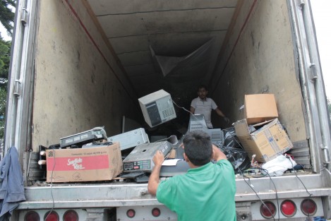 La Secretaría de Medio Ambiente, en coordinación con distintas dependencias federales, estatales y municipales, llevaron a cabo el Reciclón, con el fin de fomentar el adecuado deshecho de aceites, aparatos electrónicos, plásticos o pilas.  